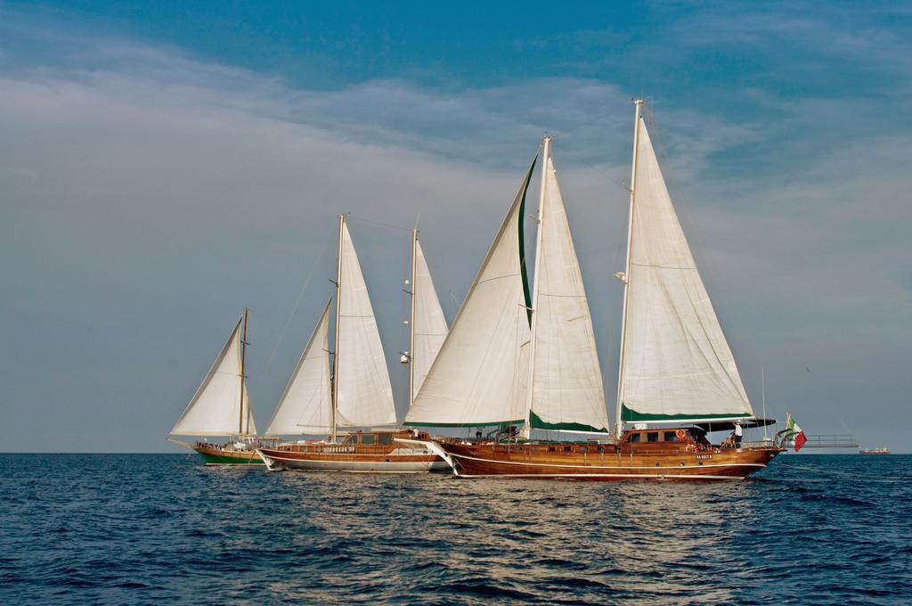 Отель Plaghia Boat & Breakfast Кастелламмаре-ди-Стабия Экстерьер фото