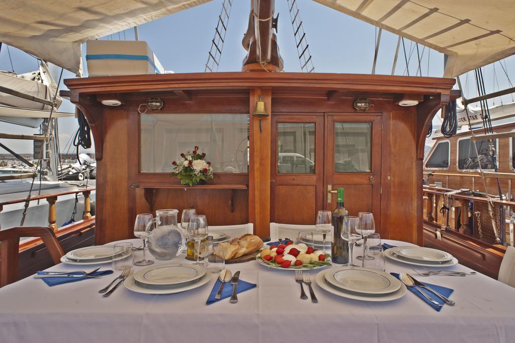 Отель Plaghia Boat & Breakfast Кастелламмаре-ди-Стабия Экстерьер фото