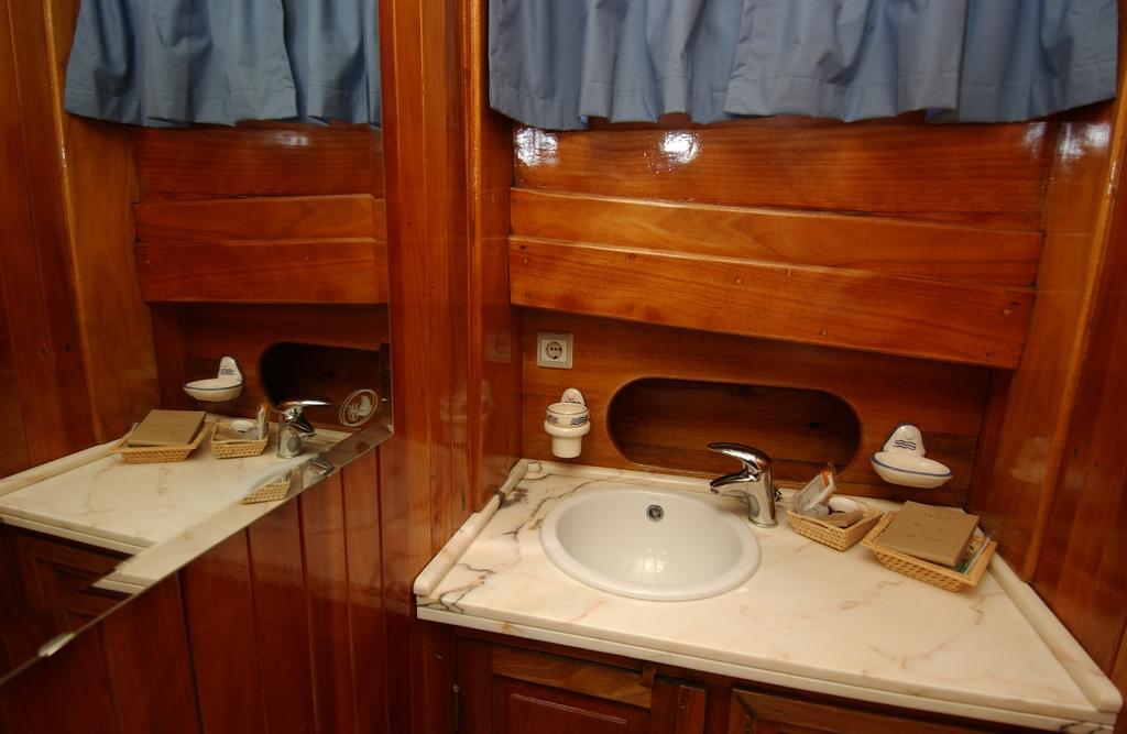 Отель Plaghia Boat & Breakfast Кастелламмаре-ди-Стабия Экстерьер фото