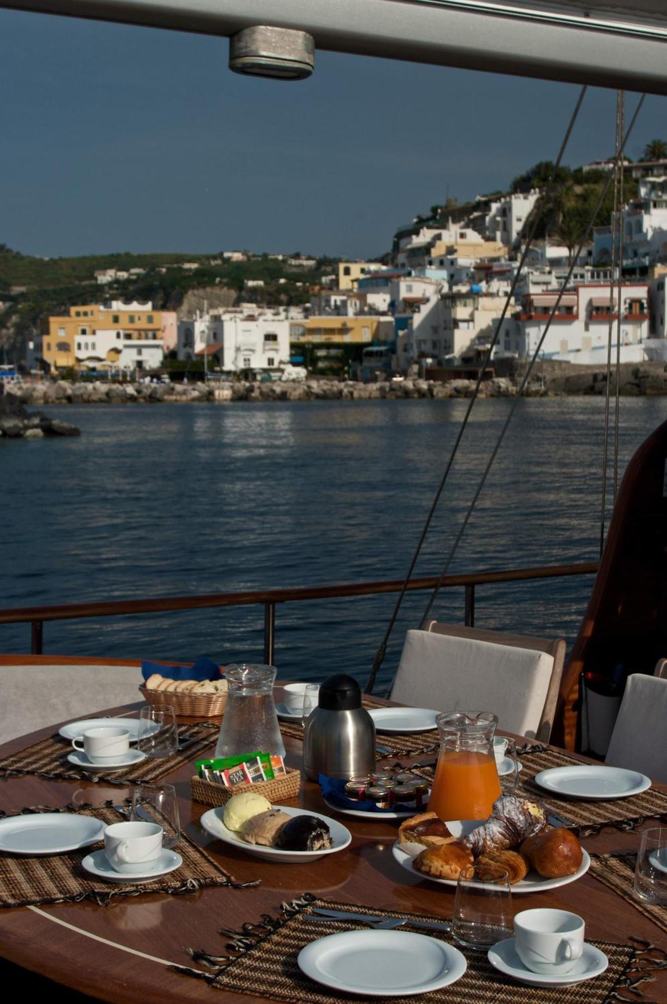 Отель Plaghia Boat & Breakfast Кастелламмаре-ди-Стабия Экстерьер фото