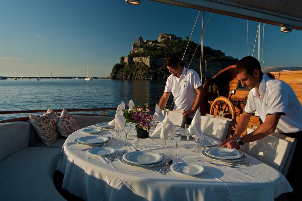 Отель Plaghia Boat & Breakfast Кастелламмаре-ди-Стабия Экстерьер фото